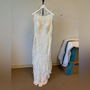 Elegant Lace Wedding Dress C548